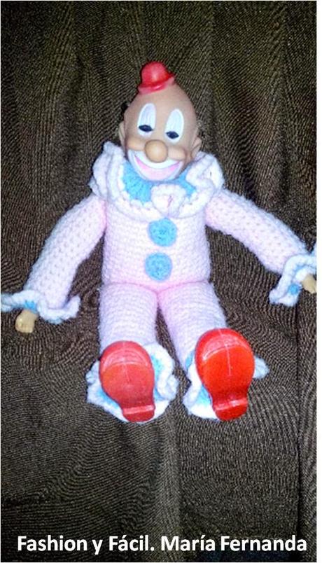 Un payaso tejido a ganchillo. Amigurumi DIY (A crocheted clown ...