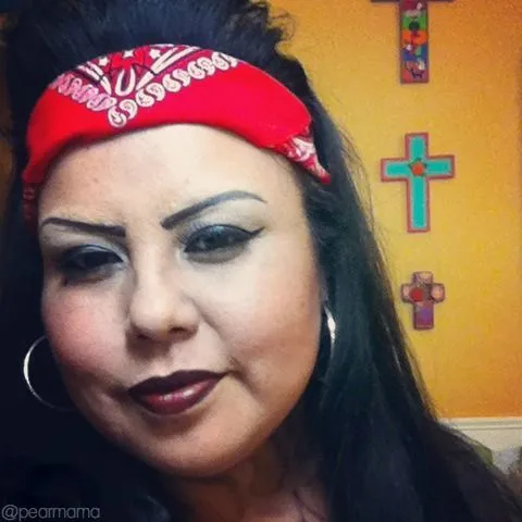 Pearmama: How to dress like a "Chola" for Halloween