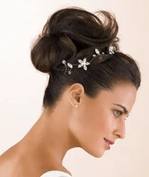 Peinados de Encanto: Peinados de Novias con moños 2013