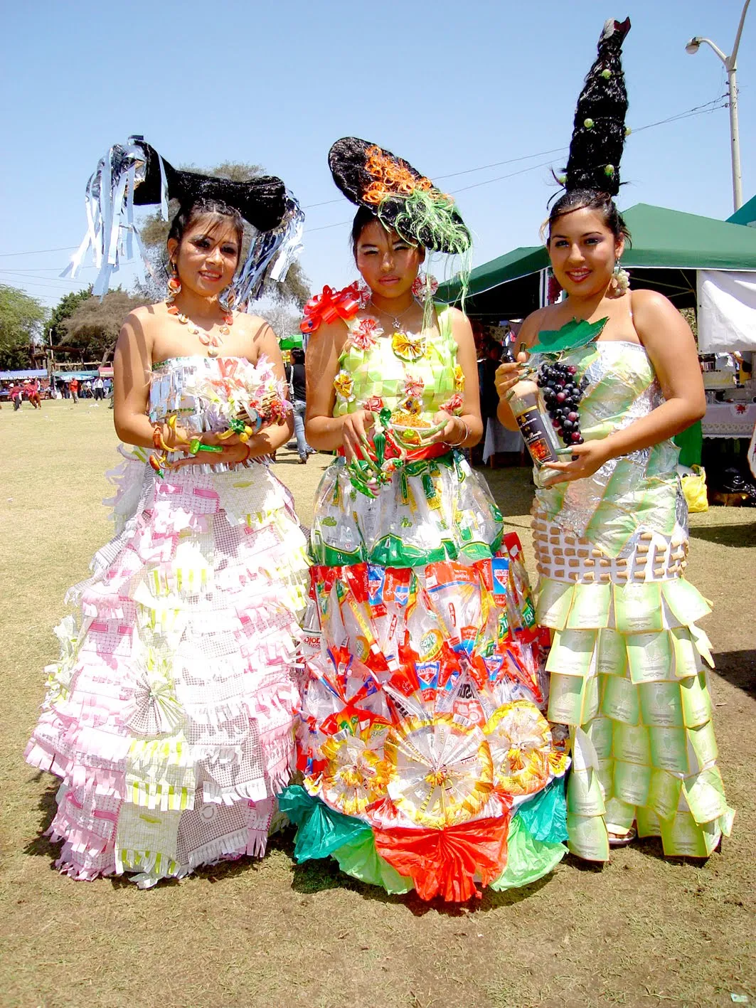 PEINADOS DE FANTASIA Y VESTIDOS CON MATERIAL RECICLADO | JAIME ULISES