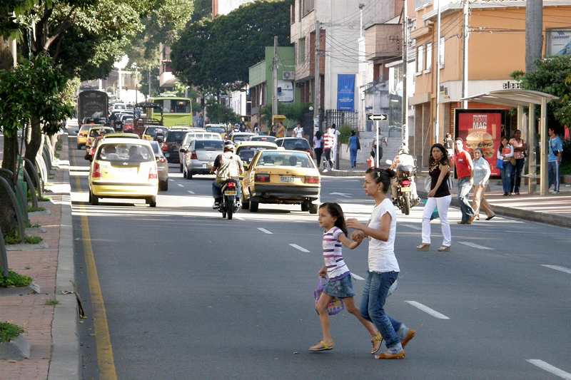 Qué peligro pasar la calle! | Gente de Cabecera