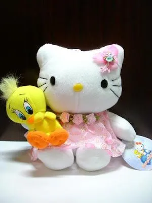 Peluche Kitty con tweety, vestido de estampado corazón con apliques ...