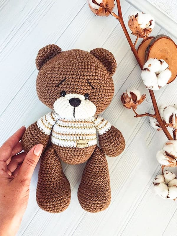 Pequeño Oso de peluche PDF Amigurumi Patrón Gratis - Lovelycraft