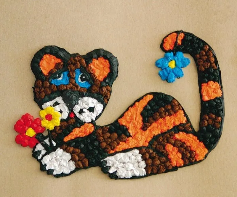 Realizar un pequeño tigre con bolas de papel de seda de colores | Canson®