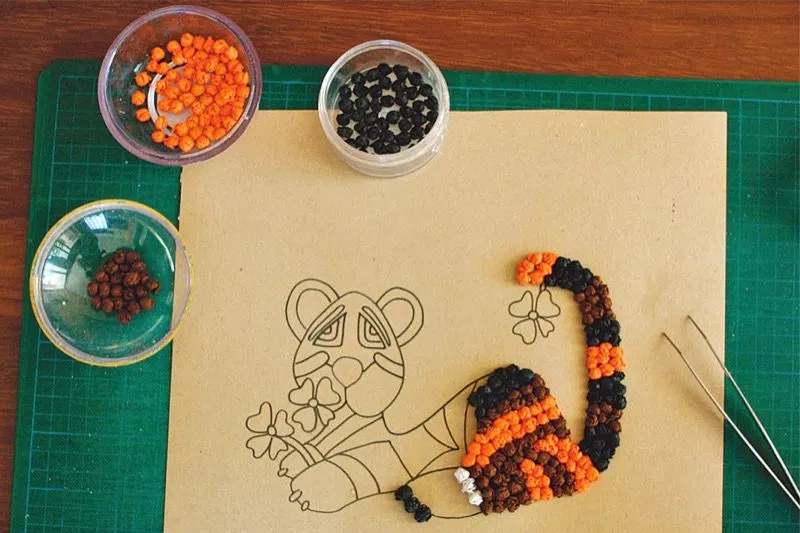 Realizar un pequeño tigre con bolas de papel de seda de colores | Canson®