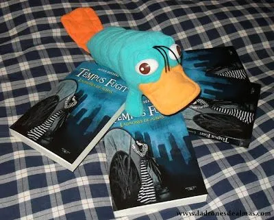 Aquí tenemos a Perry el ornitorrinco cuidando de sus ejemplares, pero ...