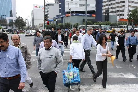 Personajes de la ciudad: Ejecutivos y personas caminando en la ...