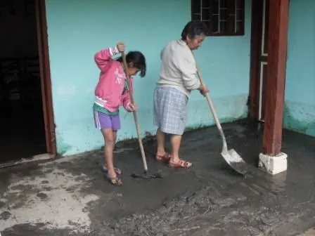 Personas barriendo - Imagui