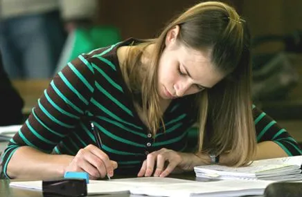 Personas ESTUDIANDO - Imagui