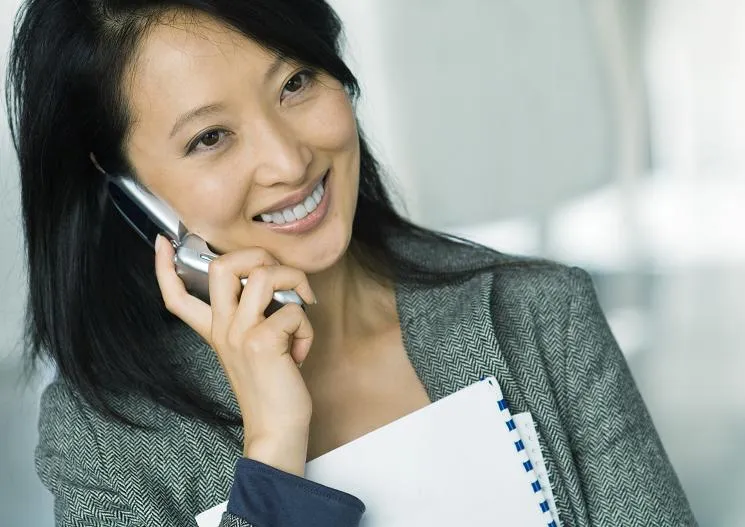 Imagenes de persona hablando por telefono - Imagui