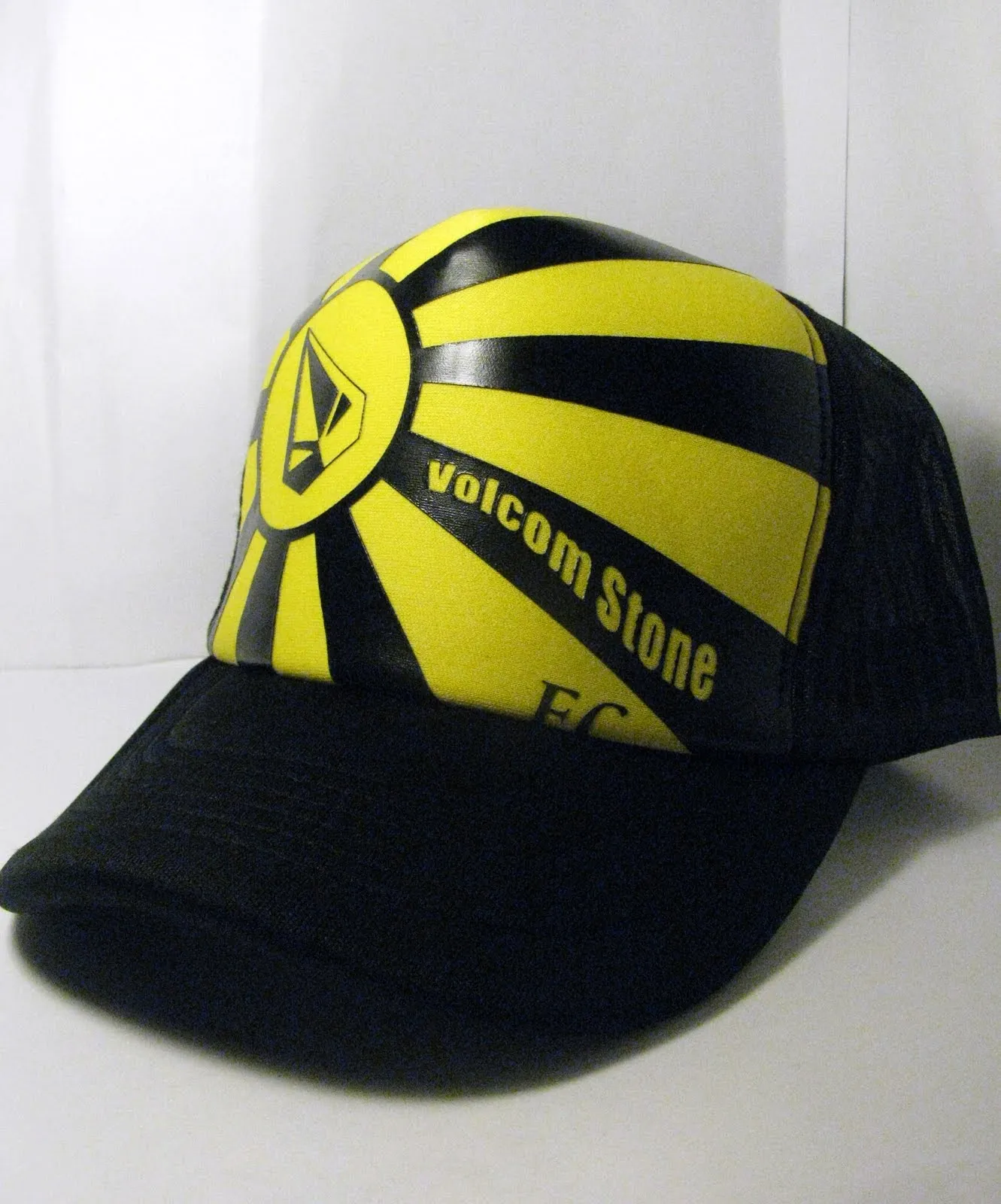 PERU: GORRAS VOLCOM