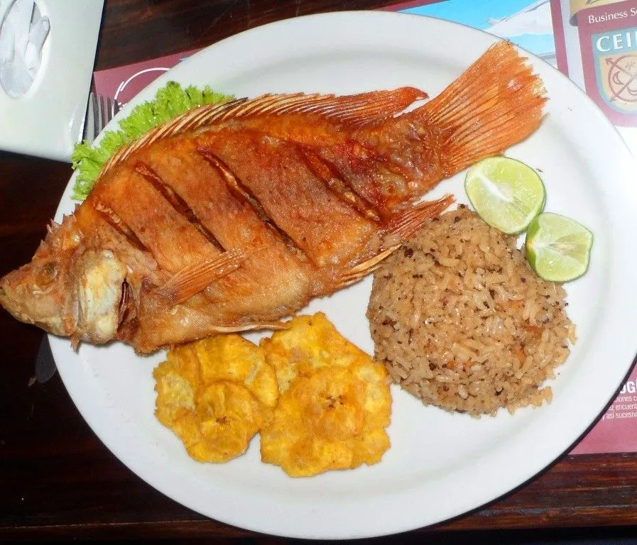 Pescado Frito, Patacones, Arroz con Coco, Restaurante Fogon Marino ...