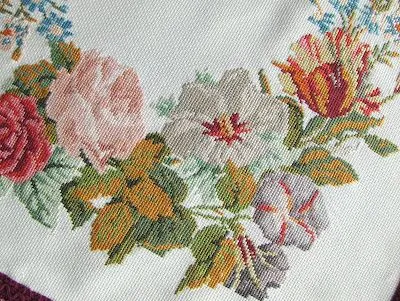 Petite Broderie: Guirnaldas con flores antiguas