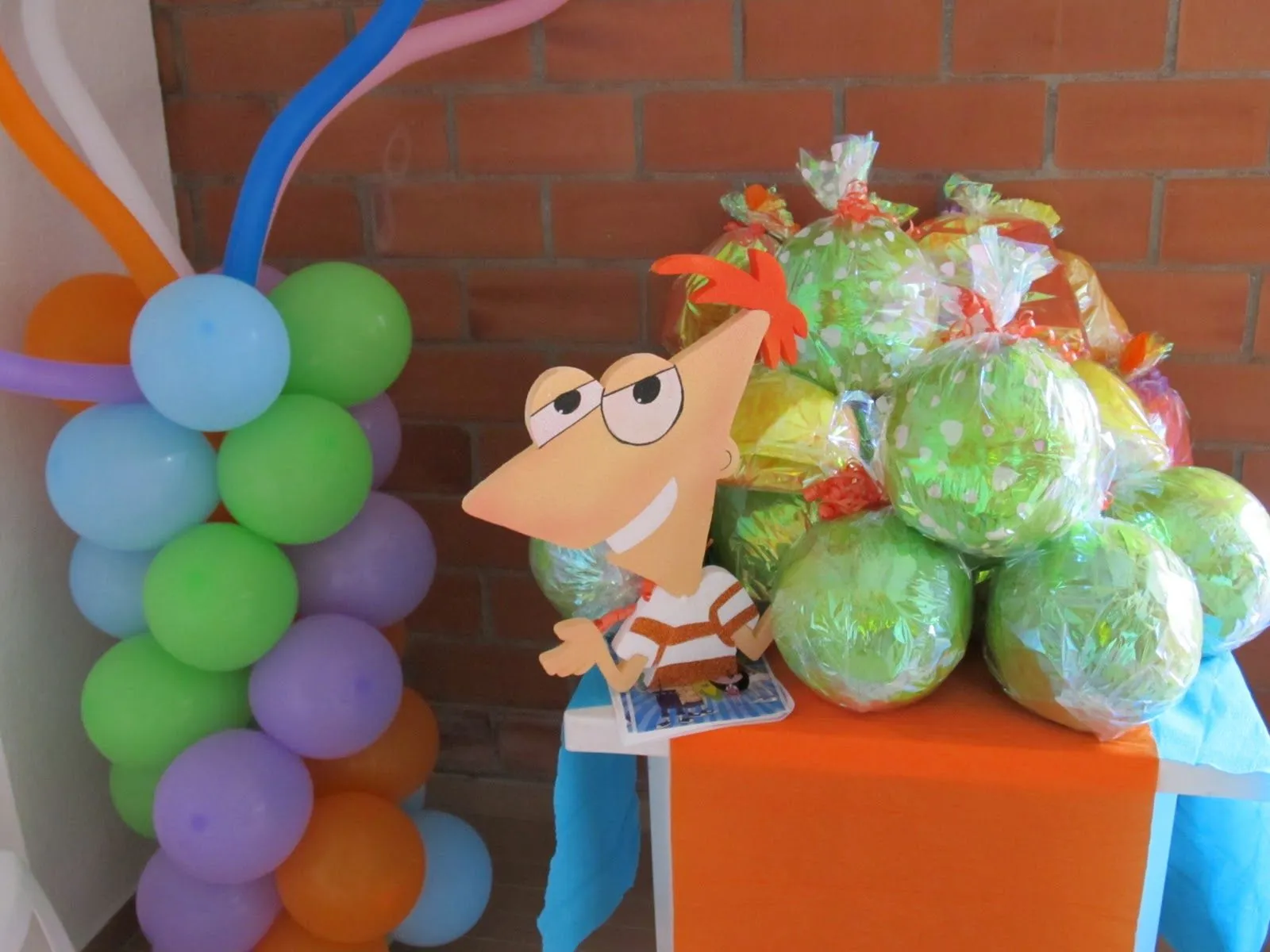 PHINEAS AND FERB DECORACION FIESTA CUMPLEAÑOS | Fiestas infantiles ...