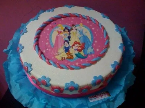 Imagen TORTA CON PERSONAJE DE LAS PRINCESAS - grupos.