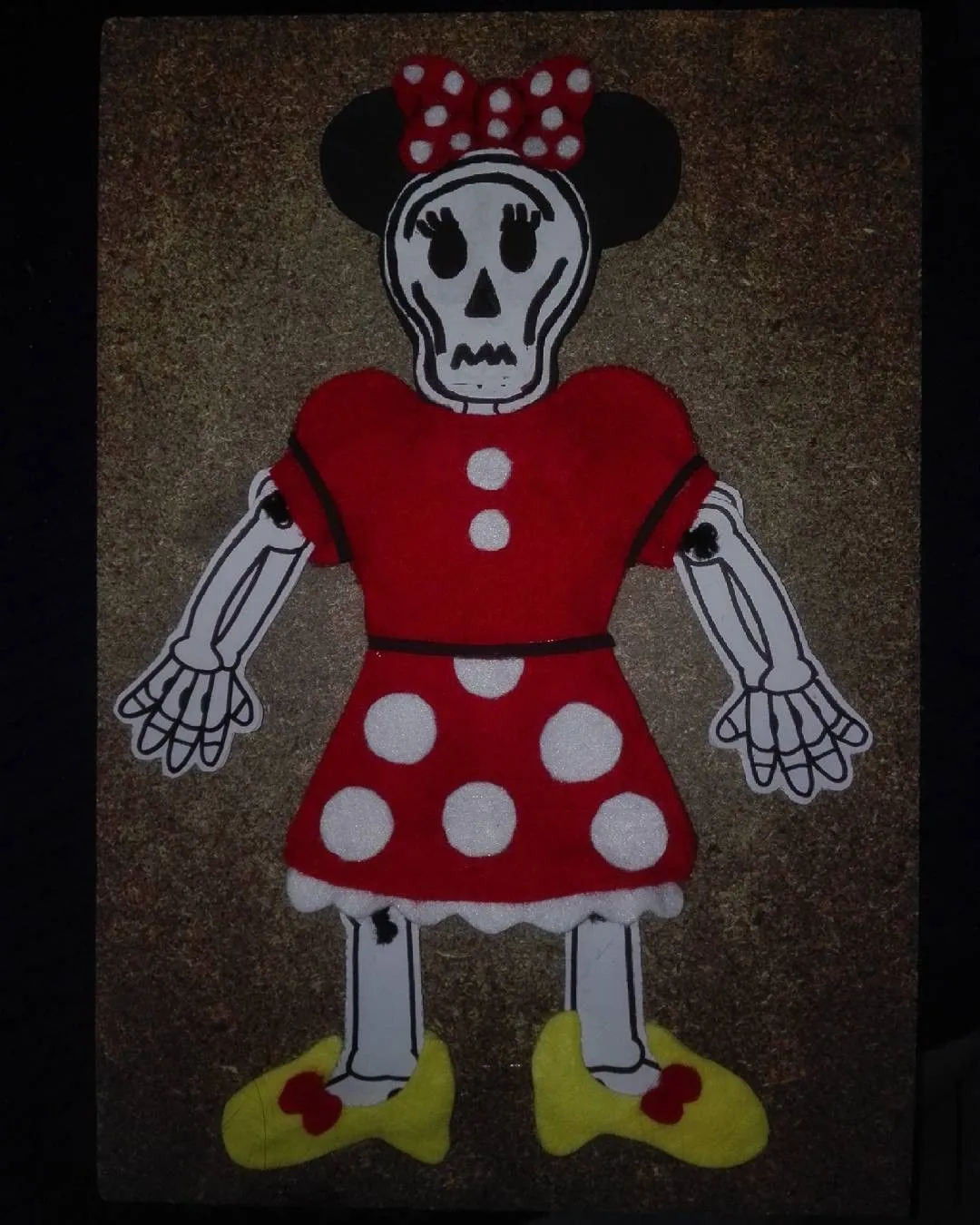 Pin de JudiTh en manualidades | Calaveras vestidas de personajes, Vestidos de calaveras, Cosas de halloween