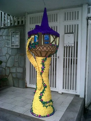 PIÑATA TORRE ENREDADOS | Flickr - Photo Sharing!