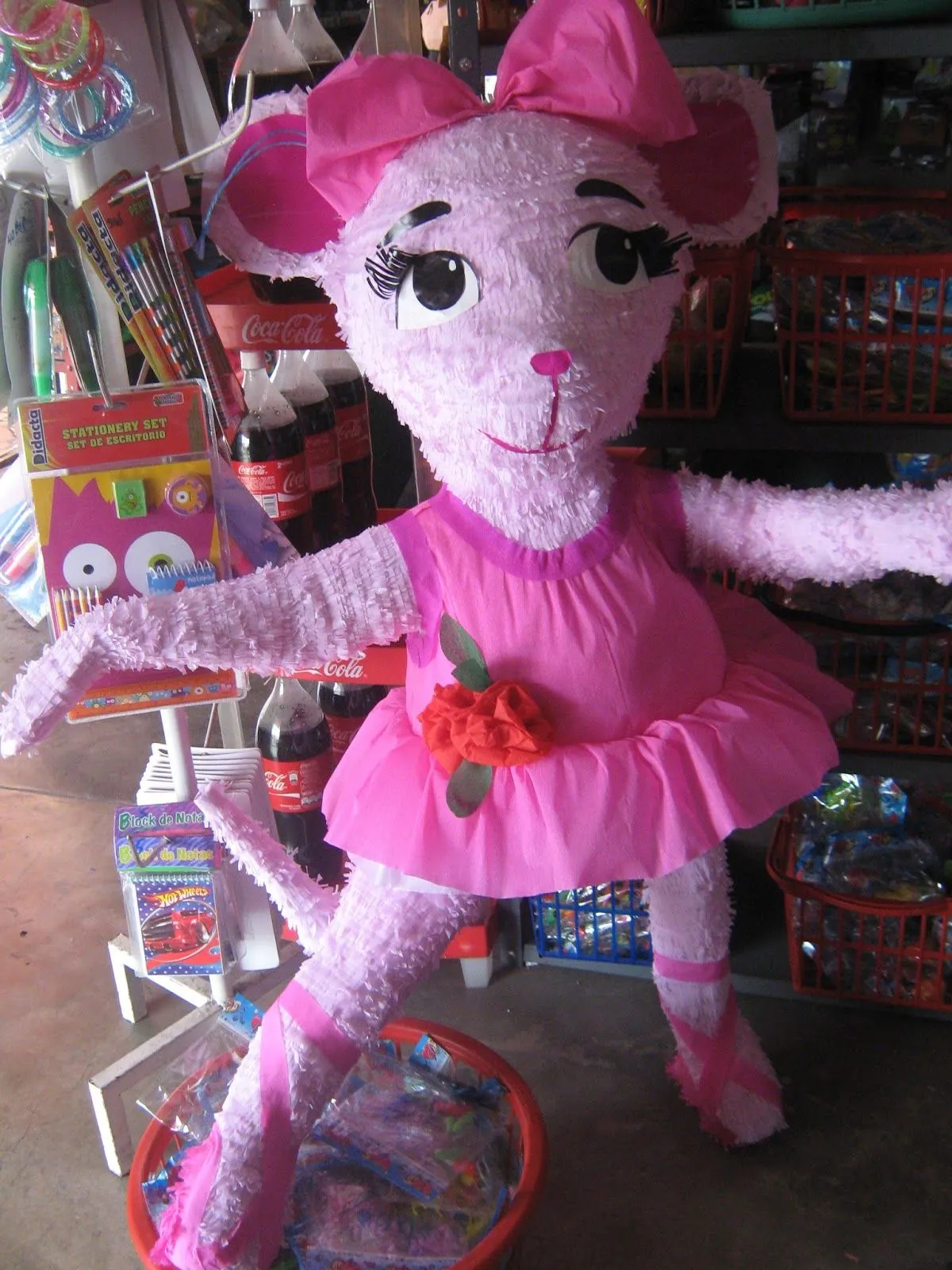 Piñatas de angelina ballerina - Imagui
