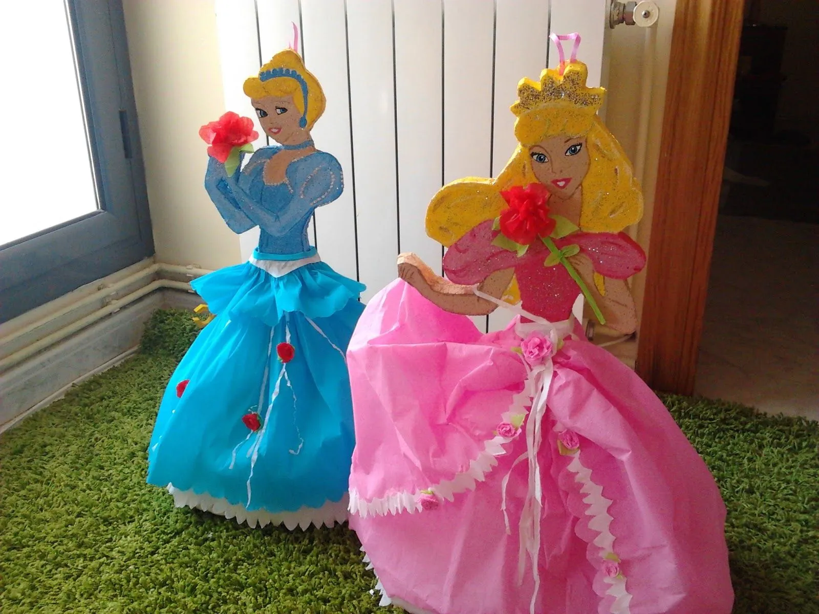 Piñatas de castillo de princesas - Imagui