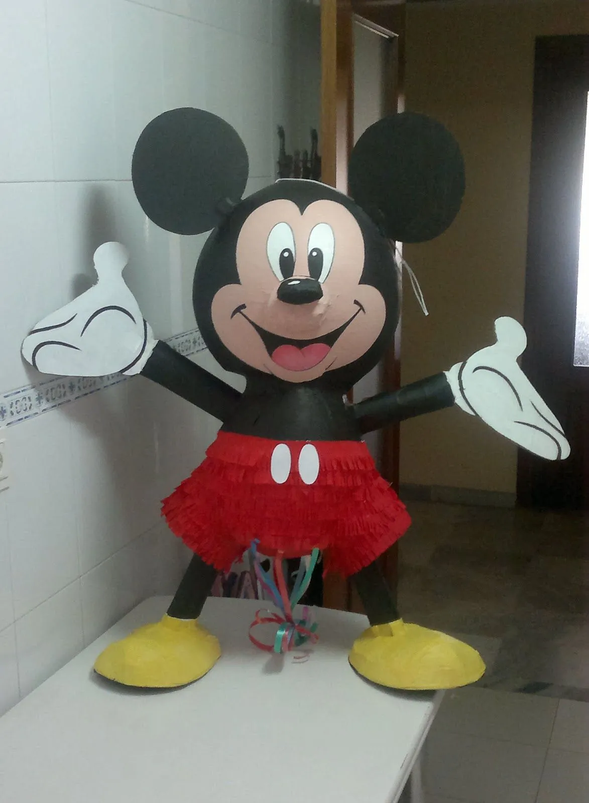 Como hacer piñata de Mickey Mouse - Imagui