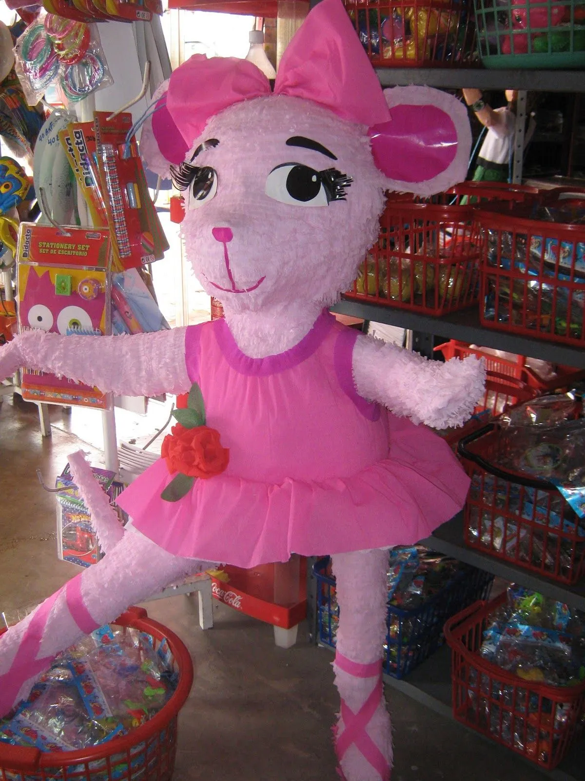 PIÑATAS, PIÑATAS Y MAS PIÑATAS: PIÑATAS DE ANGELINA BALLERINA