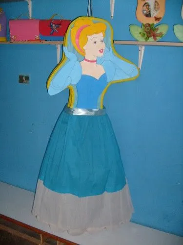 Piñatas de princesas.