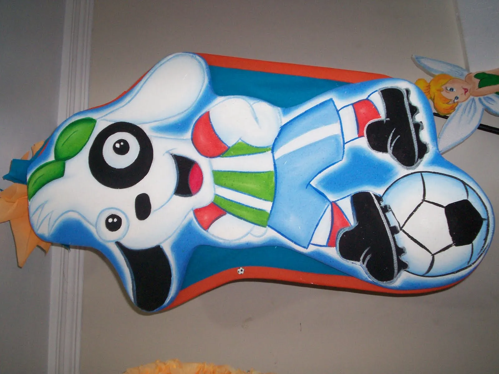 Piñateria D´Liz: Piñata de Doki Futbolista 80 Cmts