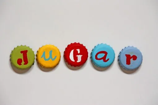 pintalalluna: Letras imanes con chapas.