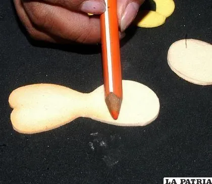 Con que se puede pintar la goma eva - Imagui | Artesania reciclado ...