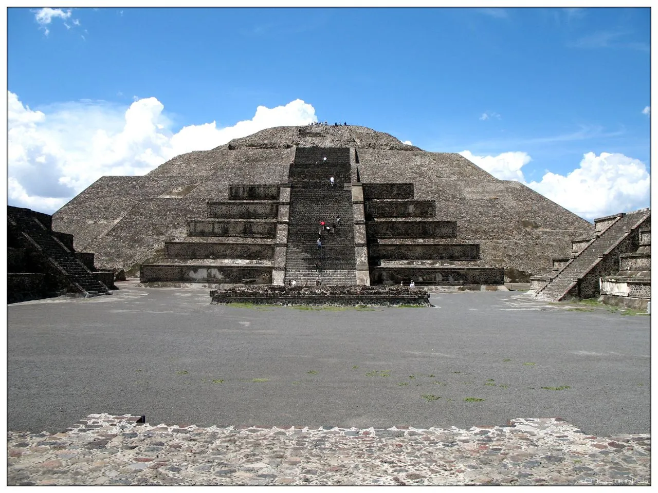 LA PIRAMIDE DEL SOL, DE LA LUNA Y LA DE LA SERPIENTE EMPLUMADA.