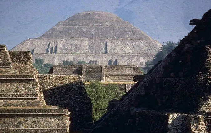 LA PIRAMIDE DEL SOL, DE LA LUNA Y LA DE LA SERPIENTE EMPLUMADA.