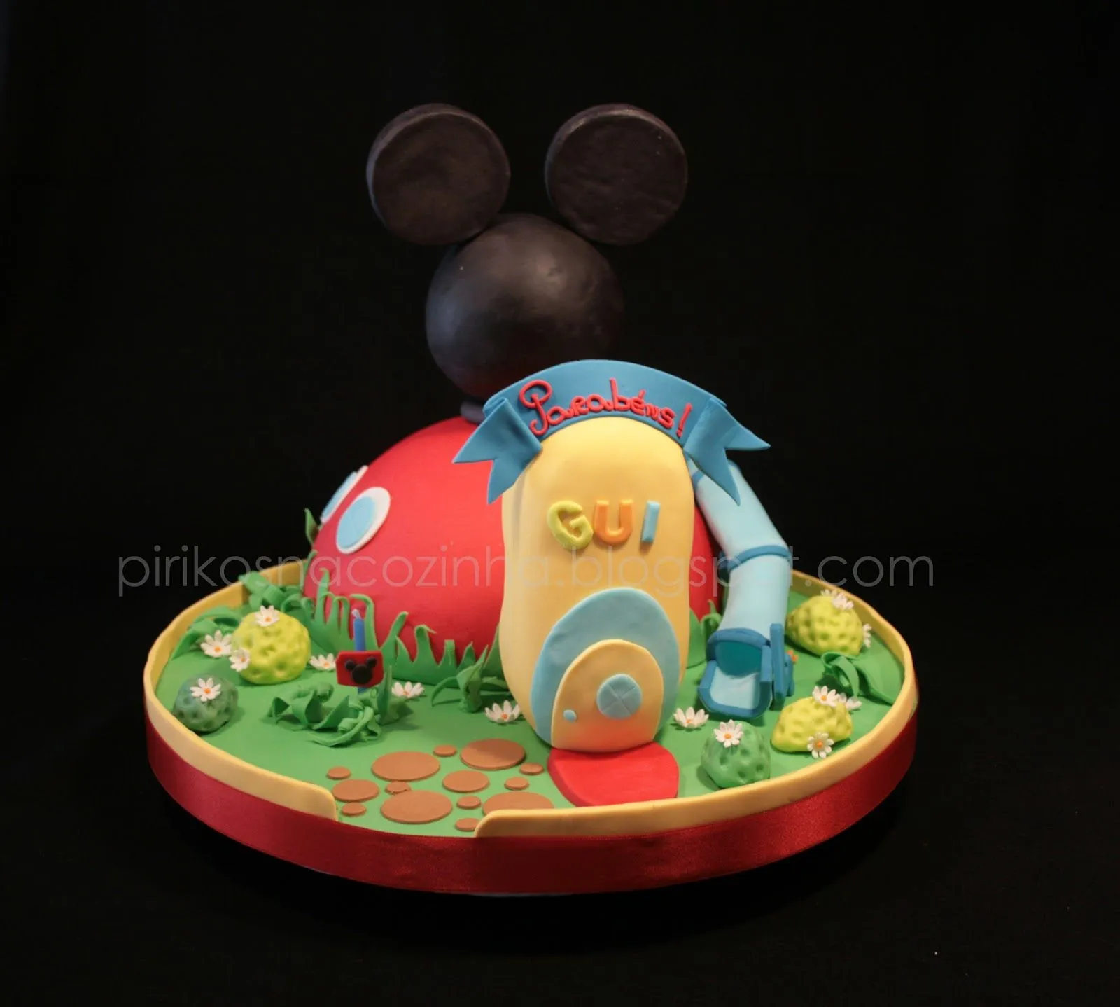 Pirikos Cake Design: Bolo A Casa do Mickey Mouse