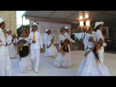 Plantel El tule con traje típico de Veracruz - YouTube