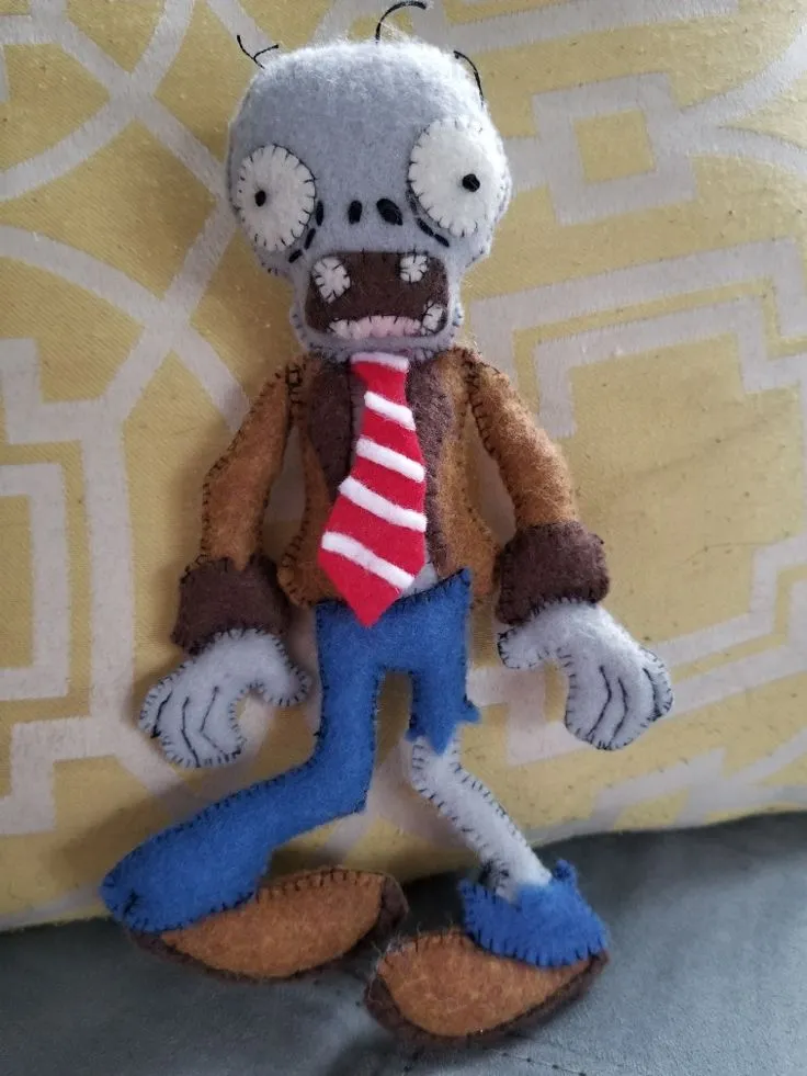 Plants vs zombies felt plush zombie | Juguetes de fieltro, Manualidades,  Llaveros de fieltro