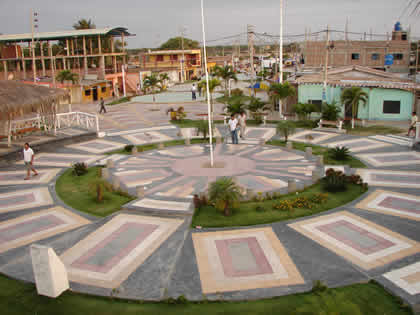 PLAZA DE ARMAS DE PUERTO PIZARRO