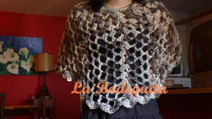 PONCHO TEJIDO A CROCHET DE LANA PURA 100%