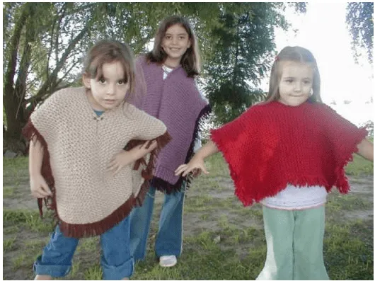 Estos ponchos para niños, estan realizados en lana Carola ...