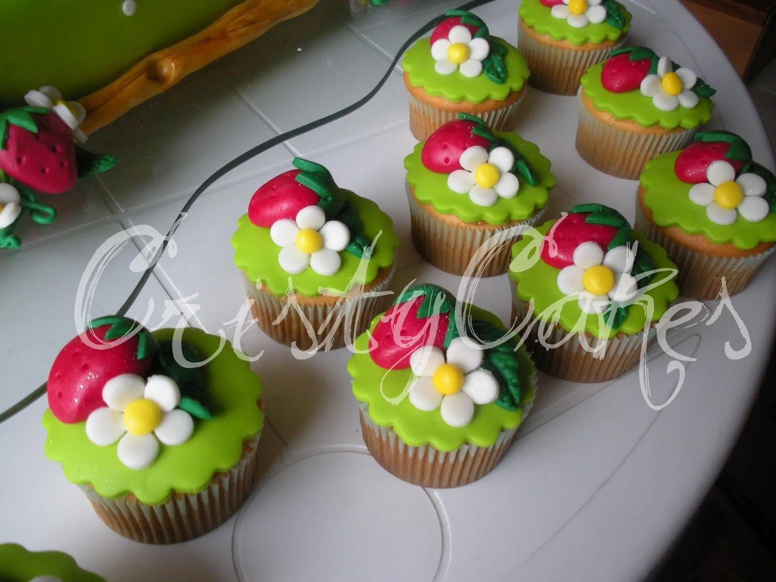 Cristy's Cakes: Fresita para Camila