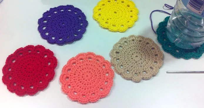 Posavasos de colores a crochet | Mislaboresypunto