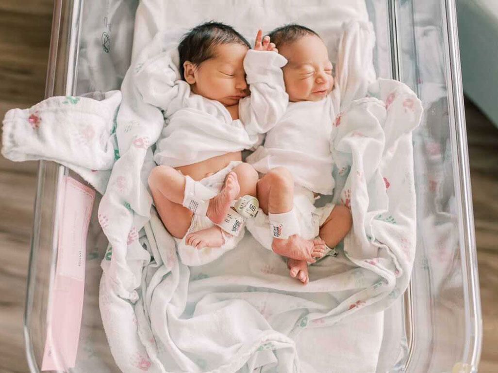 Fotos preciosas de gemelos, trillizos y cuatrillizos recién nacidos | BabyCenter
