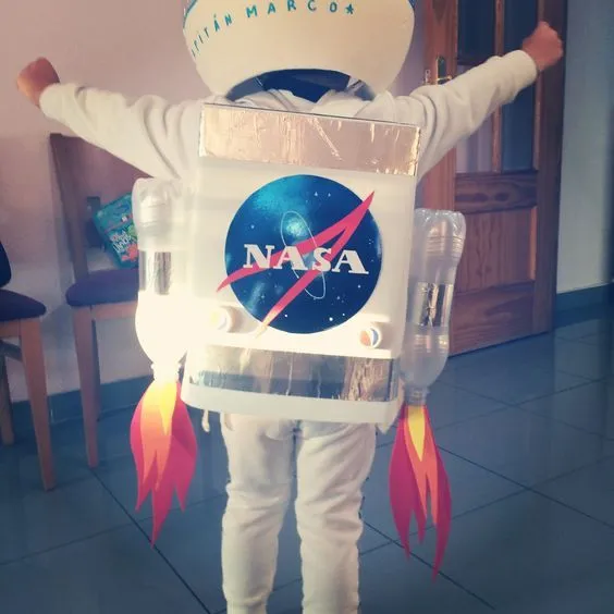 TU PRESENTE ES TU FUTURO: DISFRAZ DE CARNAVAL DE ASTRONAUTAS