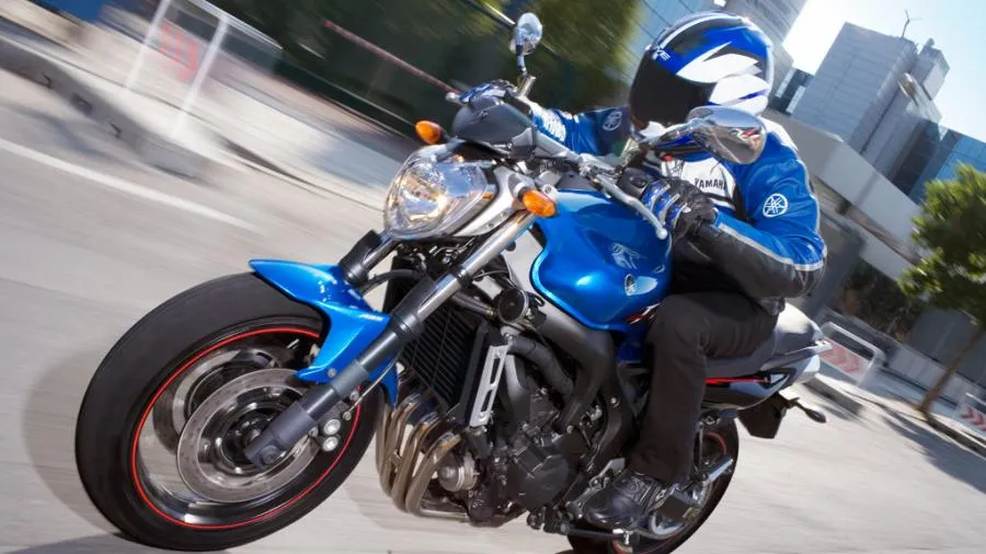 Probamos la Yamaha FZ6 S2: la más experta de su categoría