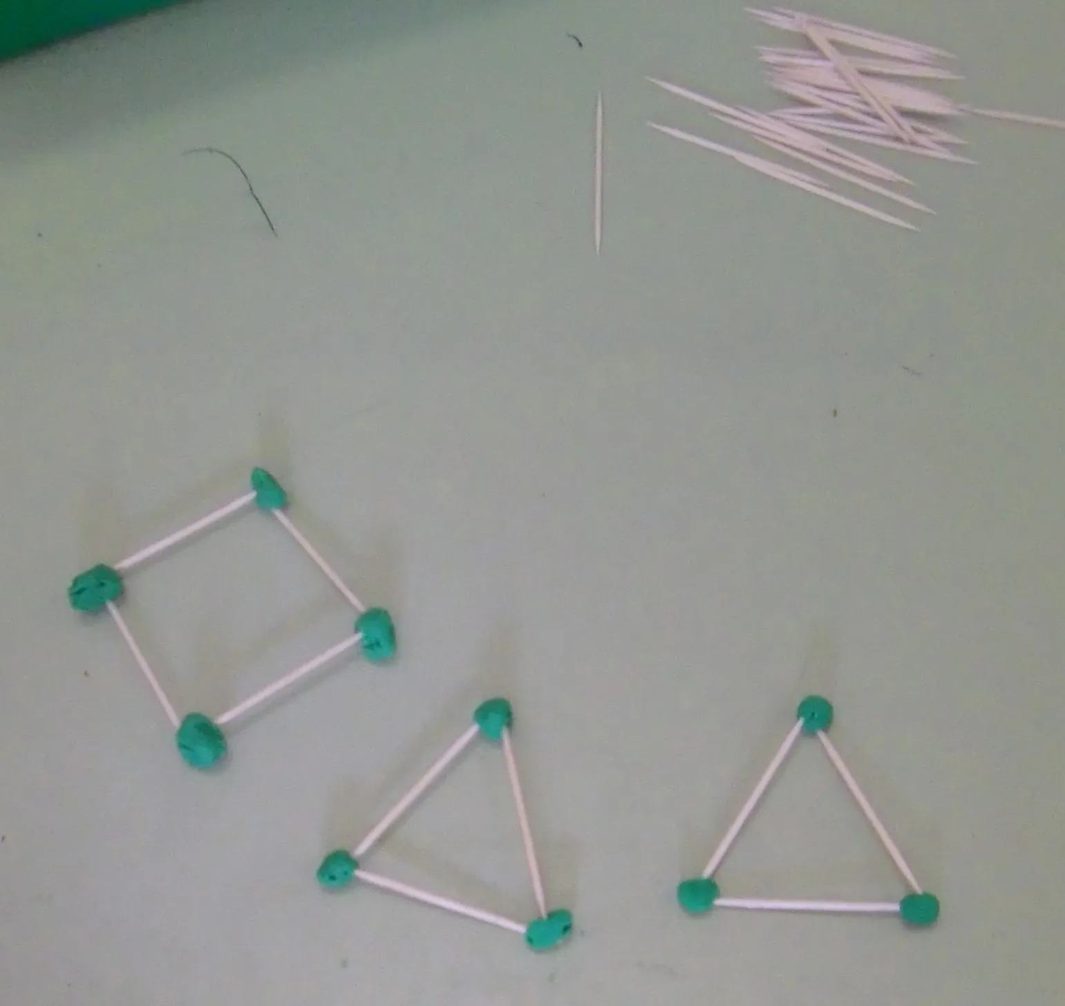 Profe Rafa de Infantil: Figuras Geométricas con Plasti y Palillos