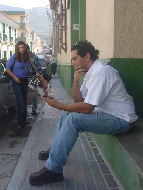 Gente leyendo - Imagui