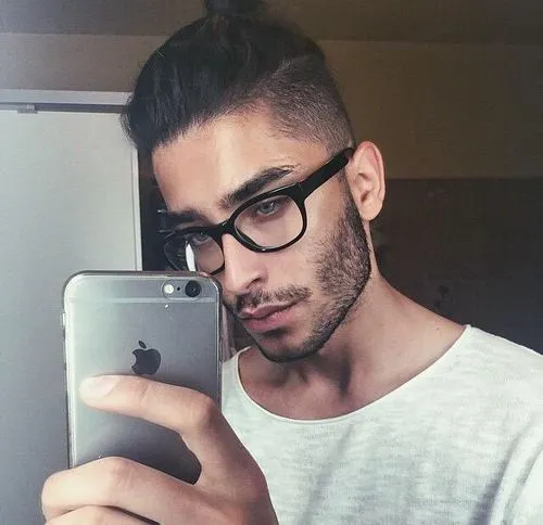 Pruebas de que los chicos que usan lentes son mil veces más sexies