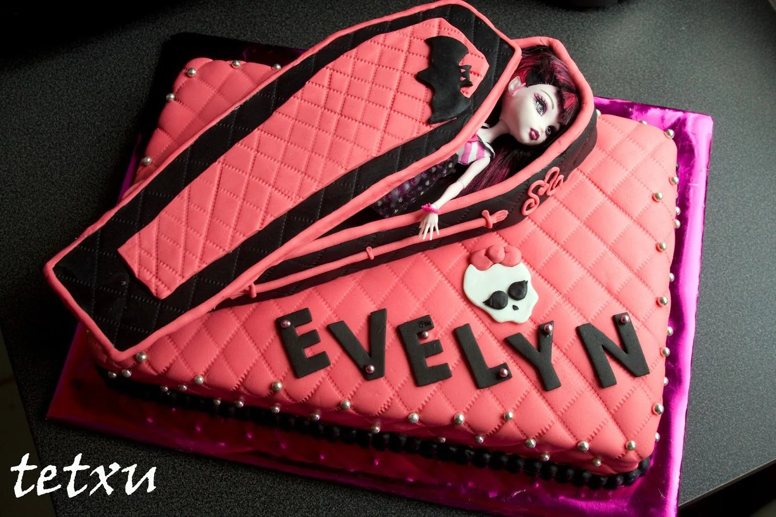 entre pucheros y recetas: Tarta Monster High Para Evelyn