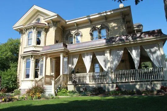 Puddicombe House - B&B Reviews, Deals - New Hamburg, Ontario ...