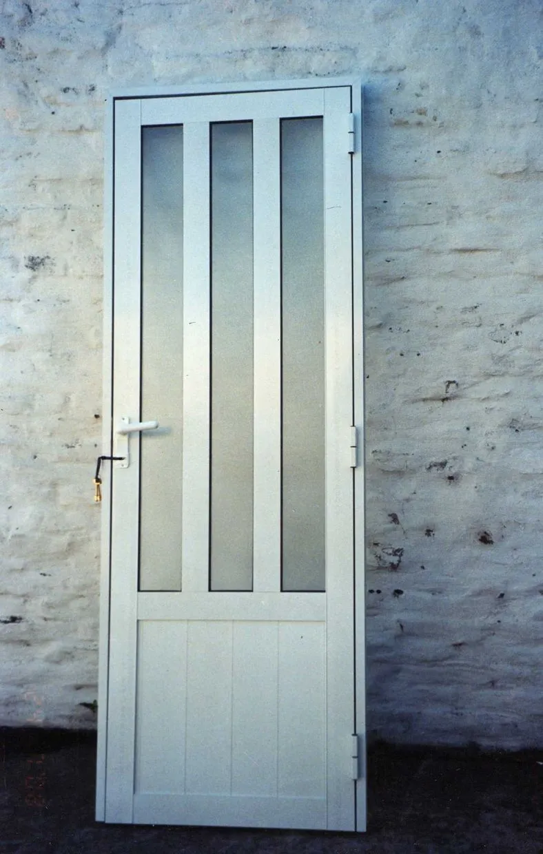 Puerta de Aluminio con vidrio estipolite | Fabrica de Aberturas de ...