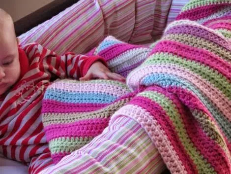 PUERTA AL SUR: Mantita para bebe tejida
