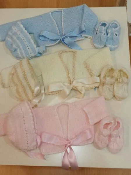 Primera puestas. Recien nacidos. Ropa de bebé para niños hecha a ...